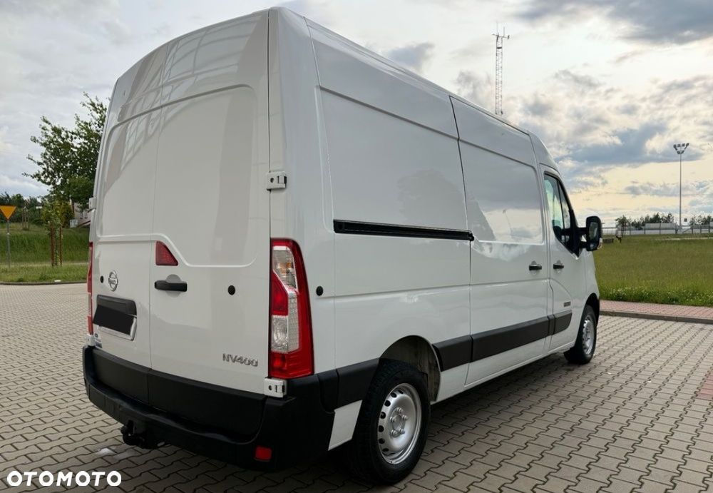 Nissan NV 400 - 4