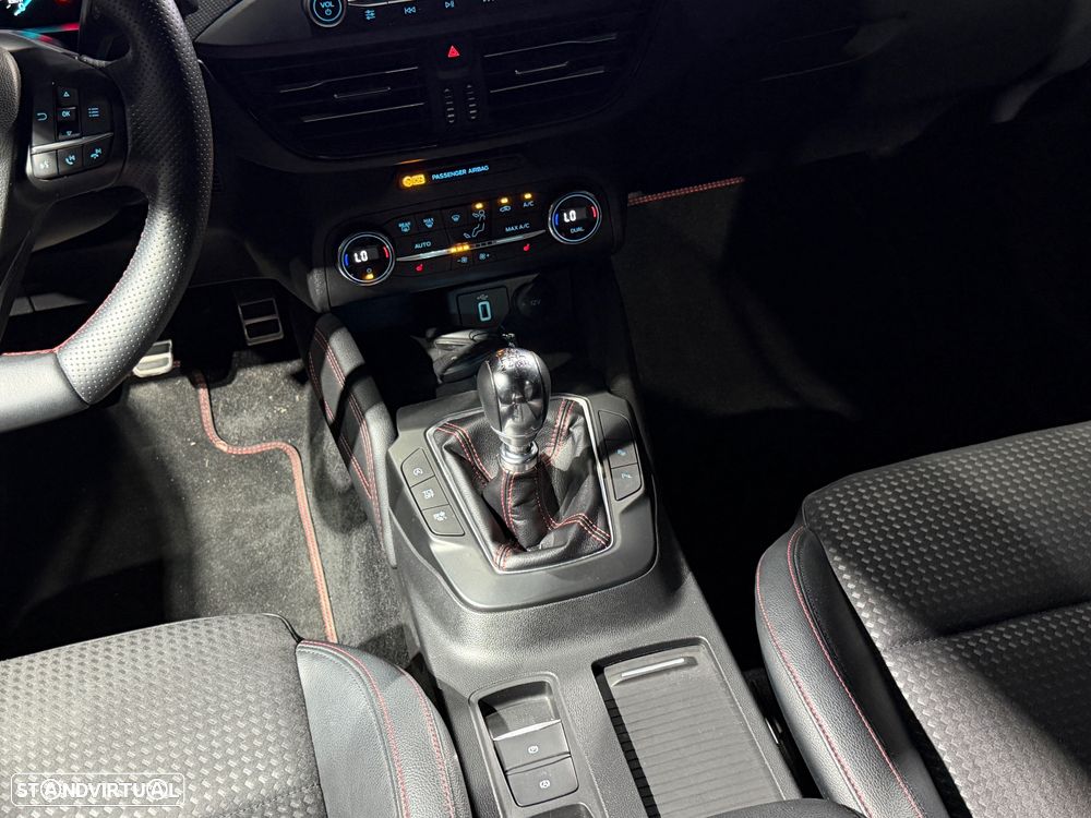 Ford Focus SW 1.0 EcoBoost ST-Line X - 42