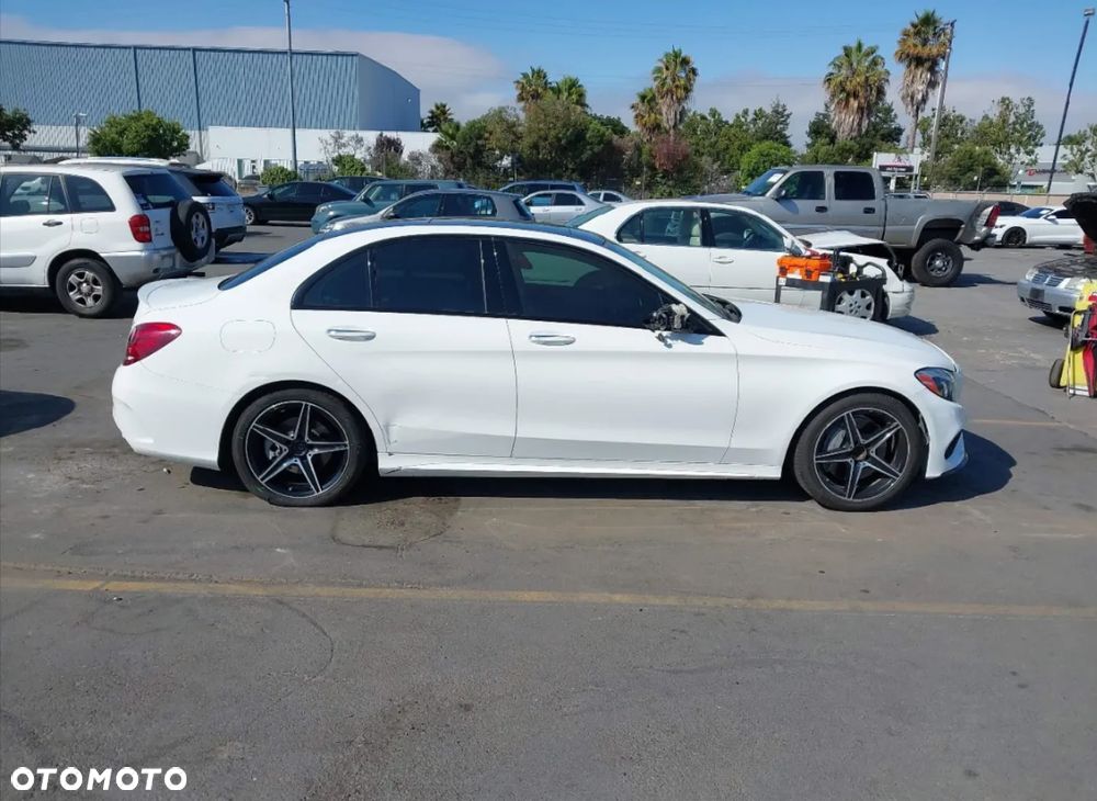 Mercedes-Benz Klasa C 300 9G-TRONIC AMG Line - 8