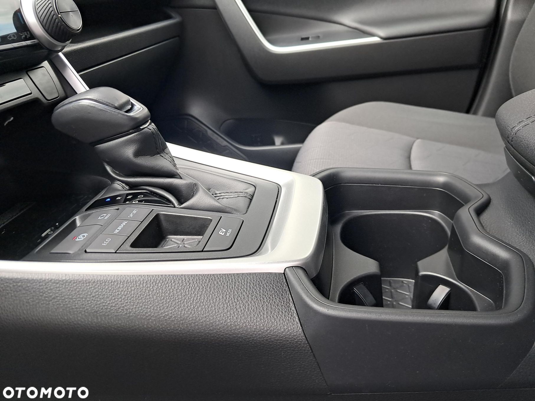 Toyota RAV4 2.5 Hybrid Comfort 4x2 - 17