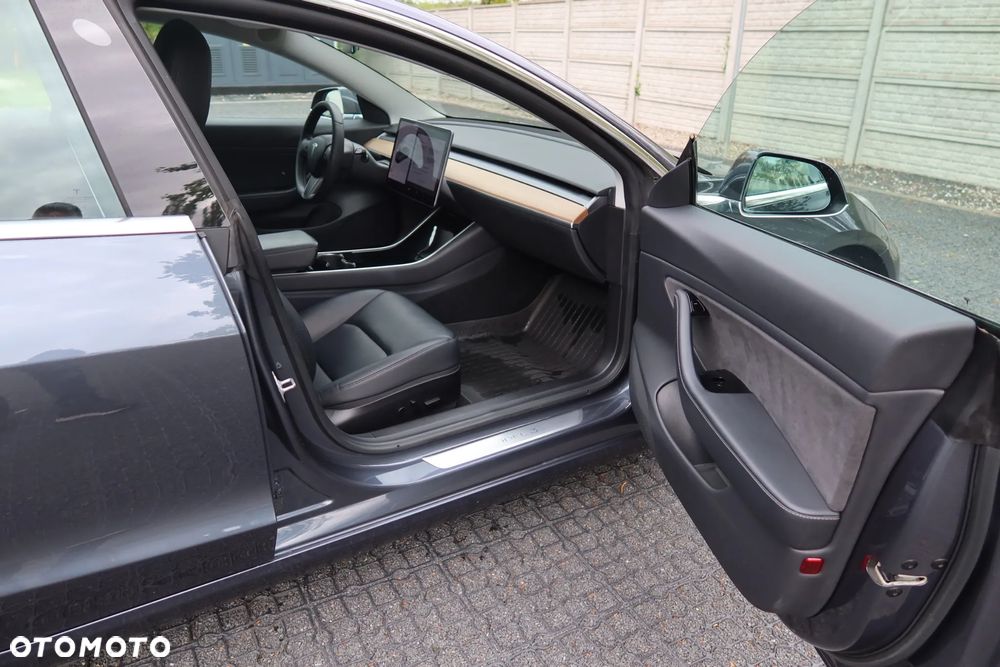 Tesla Model 3 - 11