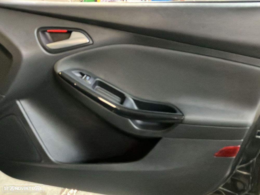 Ford Focus 1.0 EcoBoost Titanium - 22