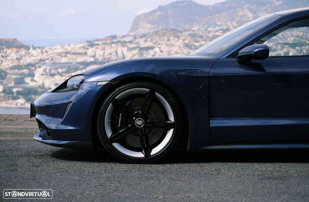 Porsche Taycan Turbo - 4