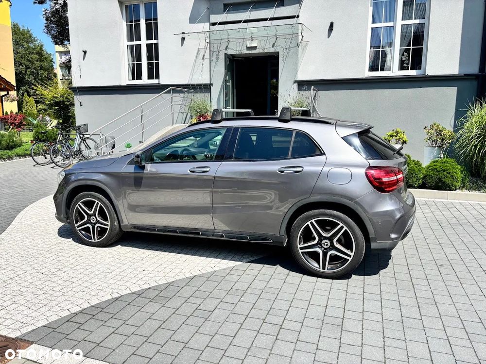 Mercedes-Benz GLA 200 7G-DCT AMG Line - 2