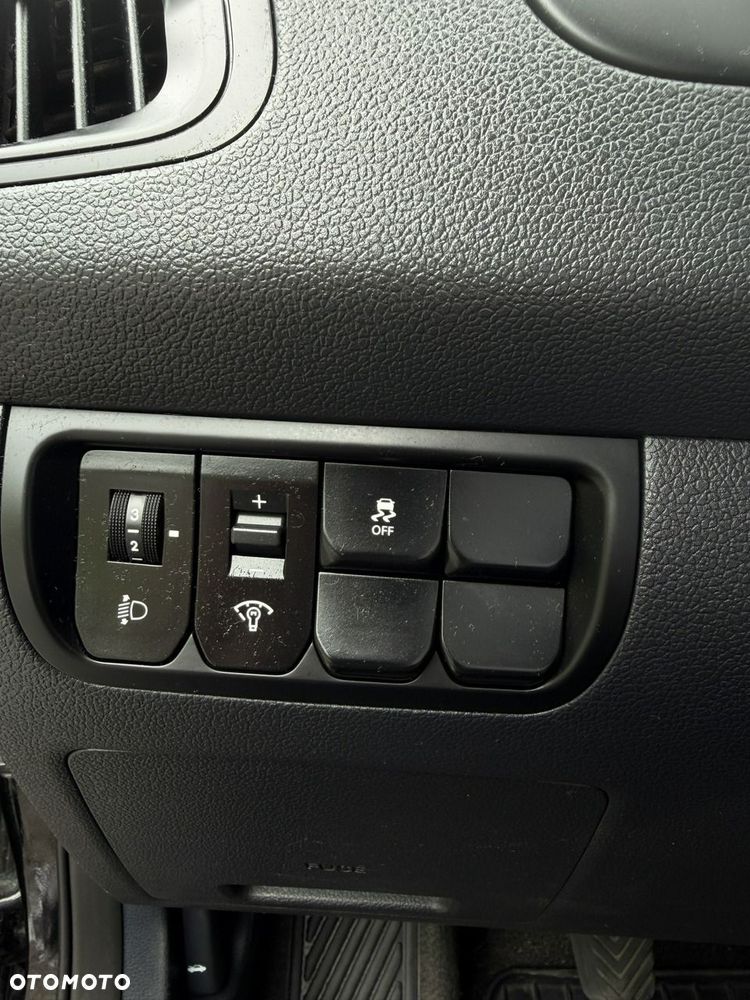 Kia Rio - 12