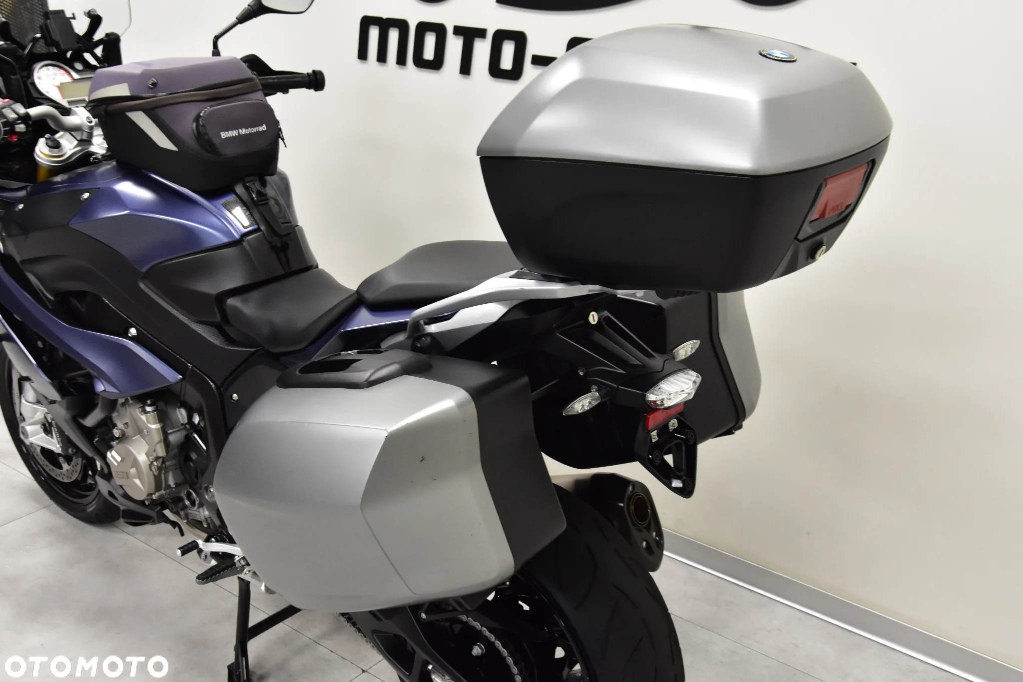 BMW XR - 18
