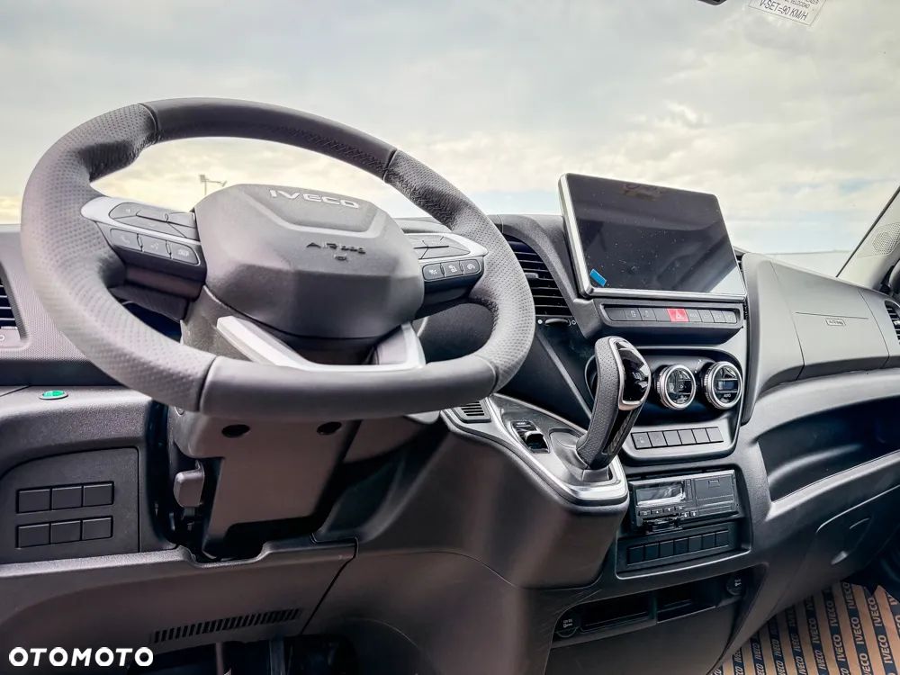 Iveco Daily 70C plandeka 15ep, sypialnia 2 łóżka, pneumatyka - 33