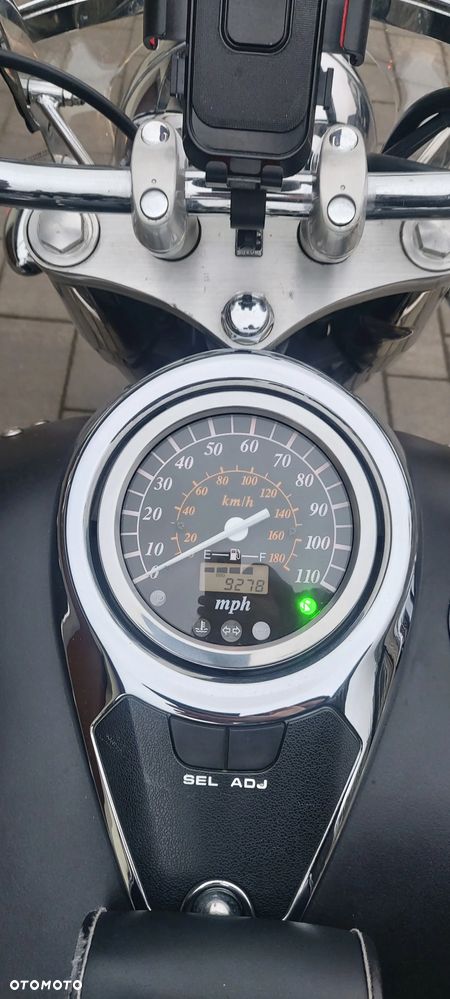 Suzuki VL 800 Volusia - 11