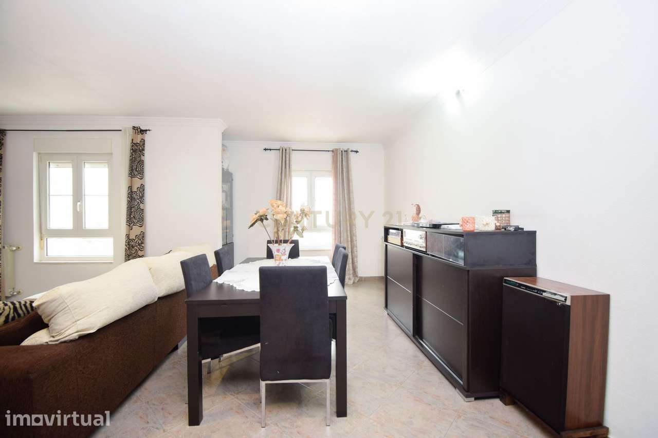 T3 Duplex 116m no Carregado em urbanização tranquila com acesso direto - Grande imagem: 3/29