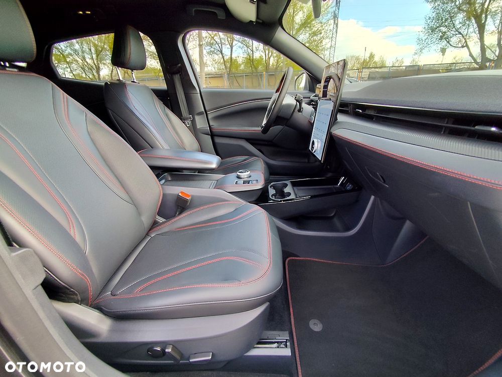 Ford Mustang Mach-E AWD PREMIUM - 11