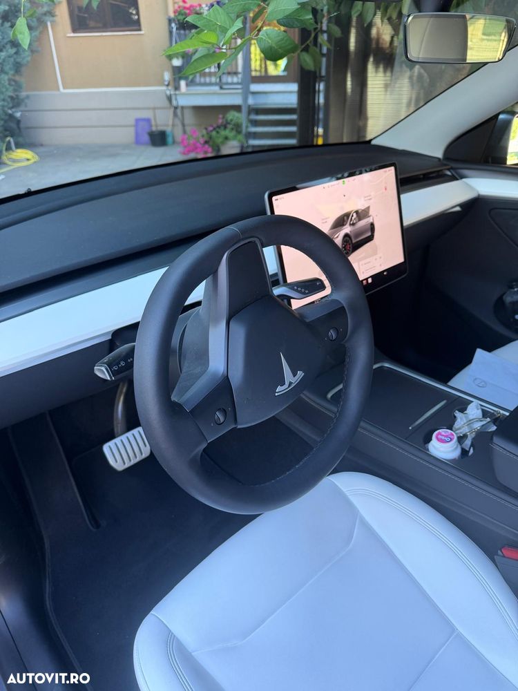 Tesla Model Y AWD Performance - 5