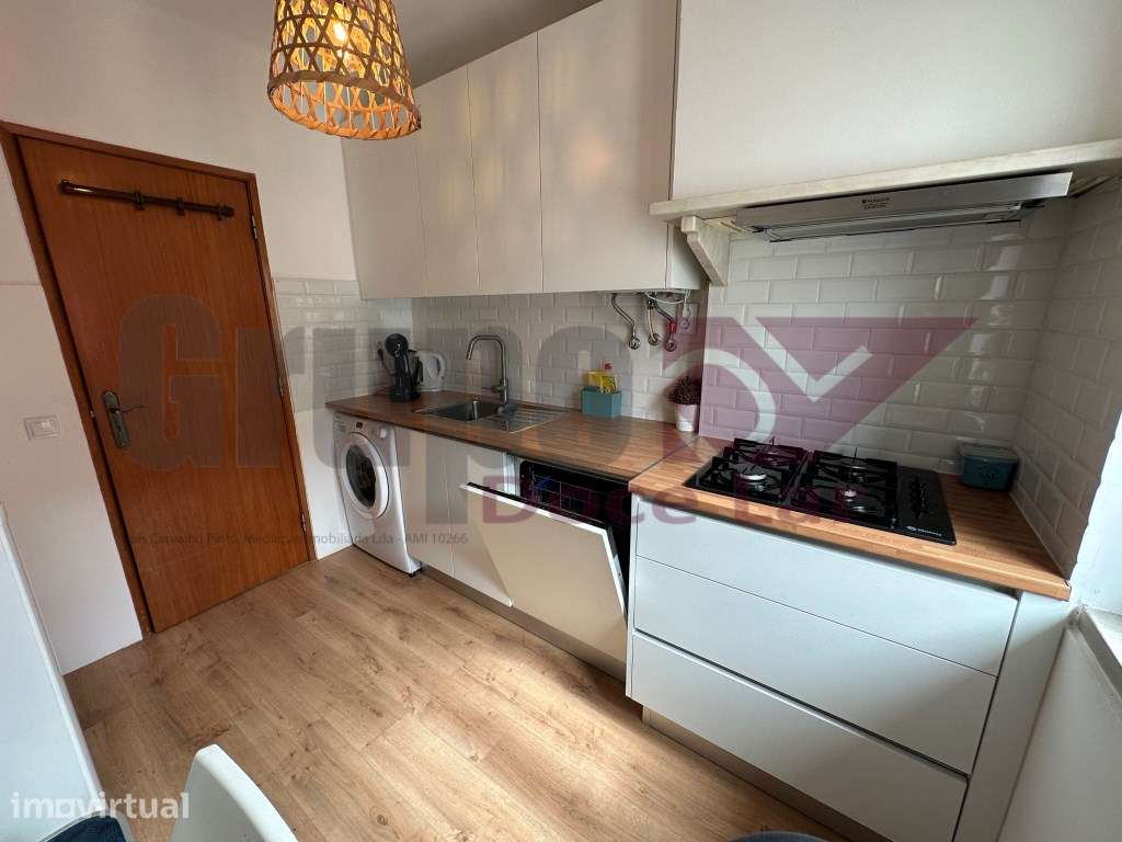 Apartamento T2+1 com Sótão a 350metros da praia de Sesimbra - Grande imagem: 5/36