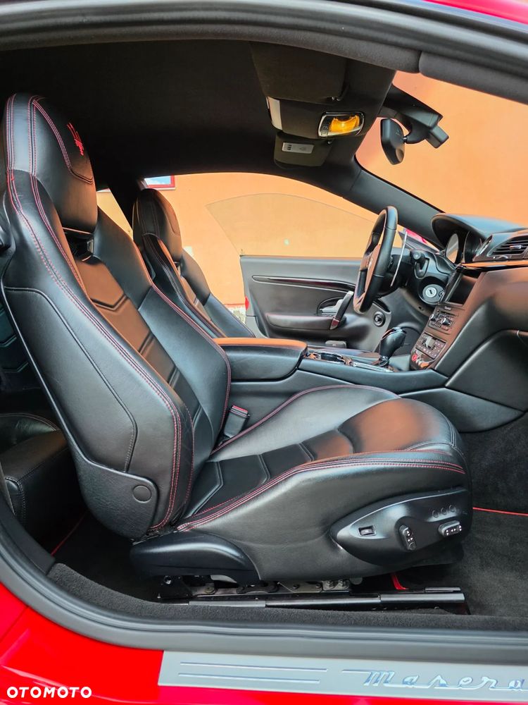 Maserati GranTurismo S Automat - 11
