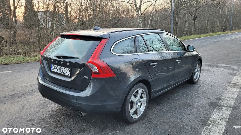Volvo V60 D5 Momentum - 4