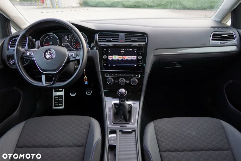 Volkswagen Golf - 37