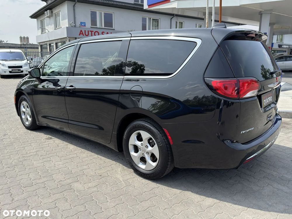 Chrysler Pacifica - 4