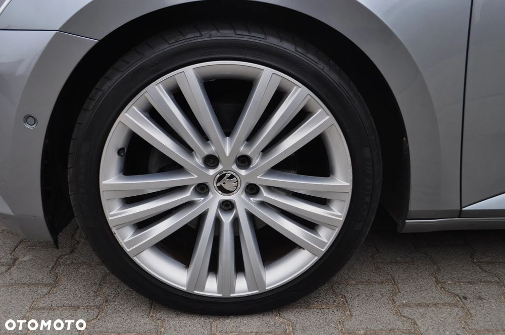 Skoda Superb 2.0 TDI DSG Premium Edition - 39