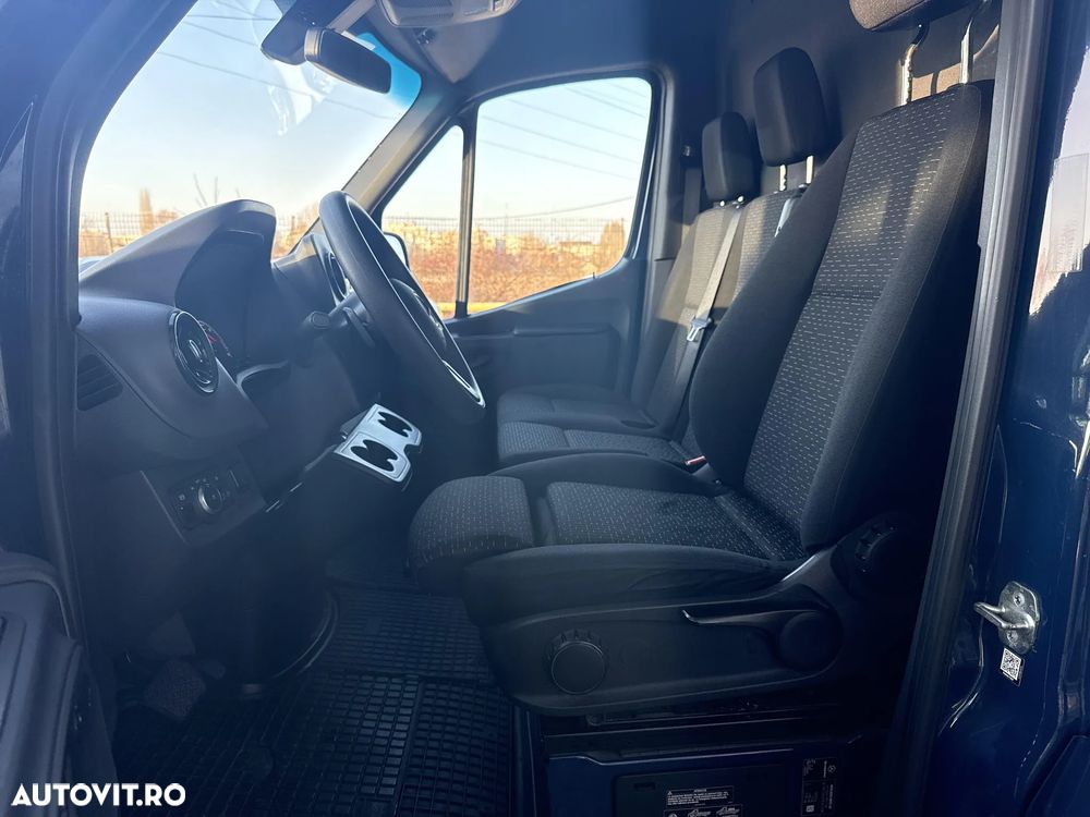 Mercedes-Benz Sprinter - 12