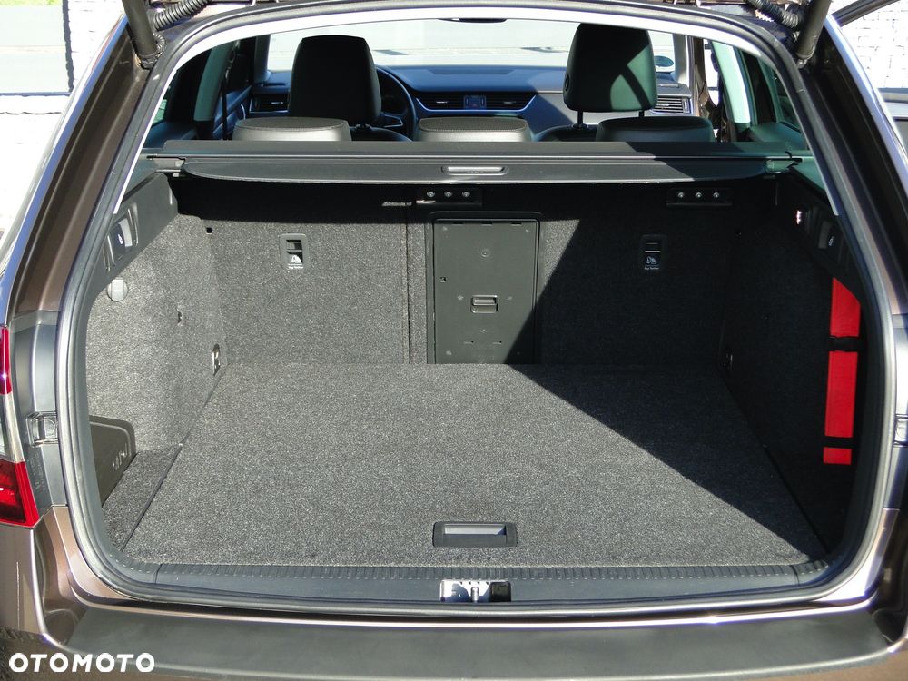 Skoda Octavia 2.0 TDI DSG L&K - 17
