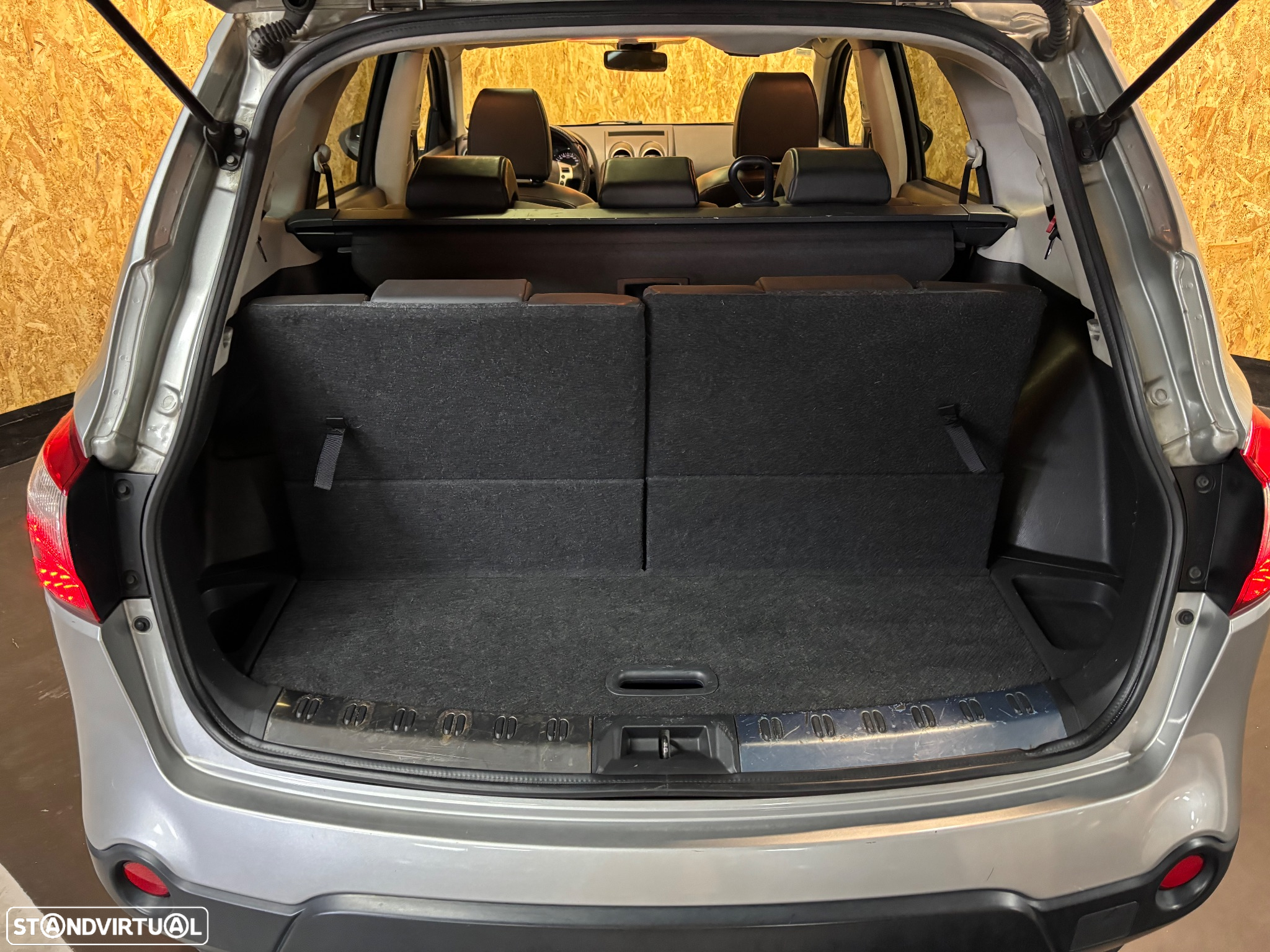 Nissan Qashqai +2 1.5 dCi Tekna Pele Preto +Navi - 27