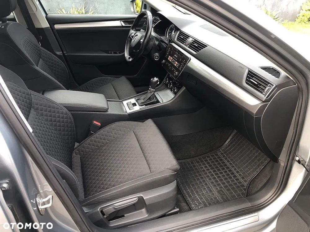 Skoda Superb 2.0 TDI SCR Style DSG - 38