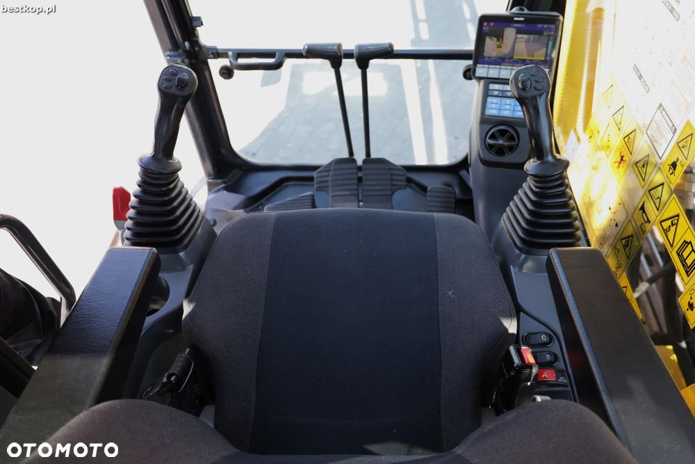 Komatsu PC210LC-11 - 20
