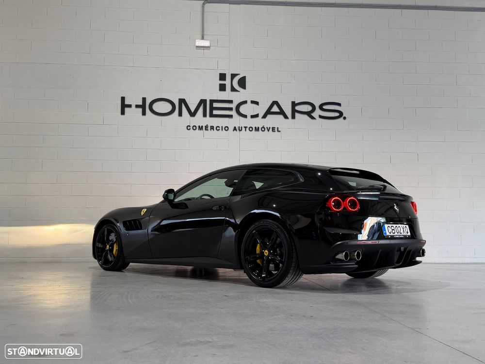 Ferrari GTC4 Lusso - 10
