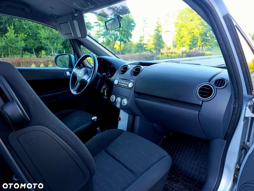 Mitsubishi Colt - 15