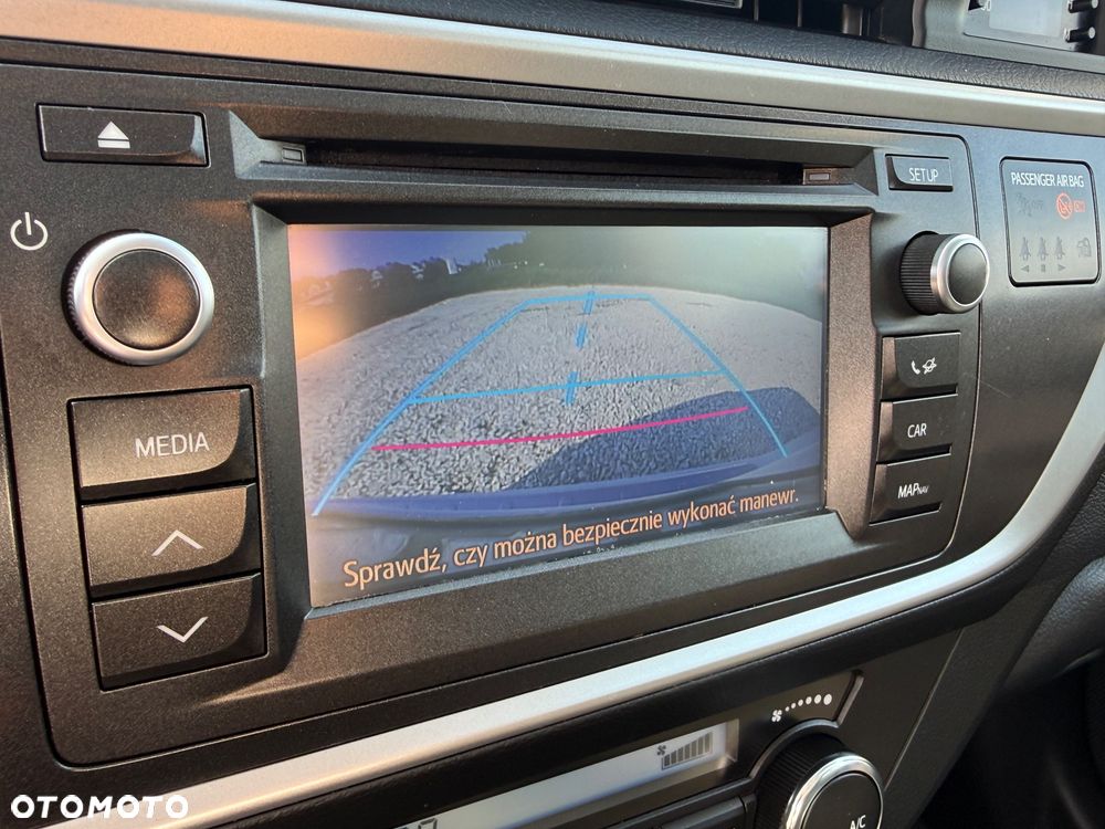 Toyota Auris 1.6 Premium - 17