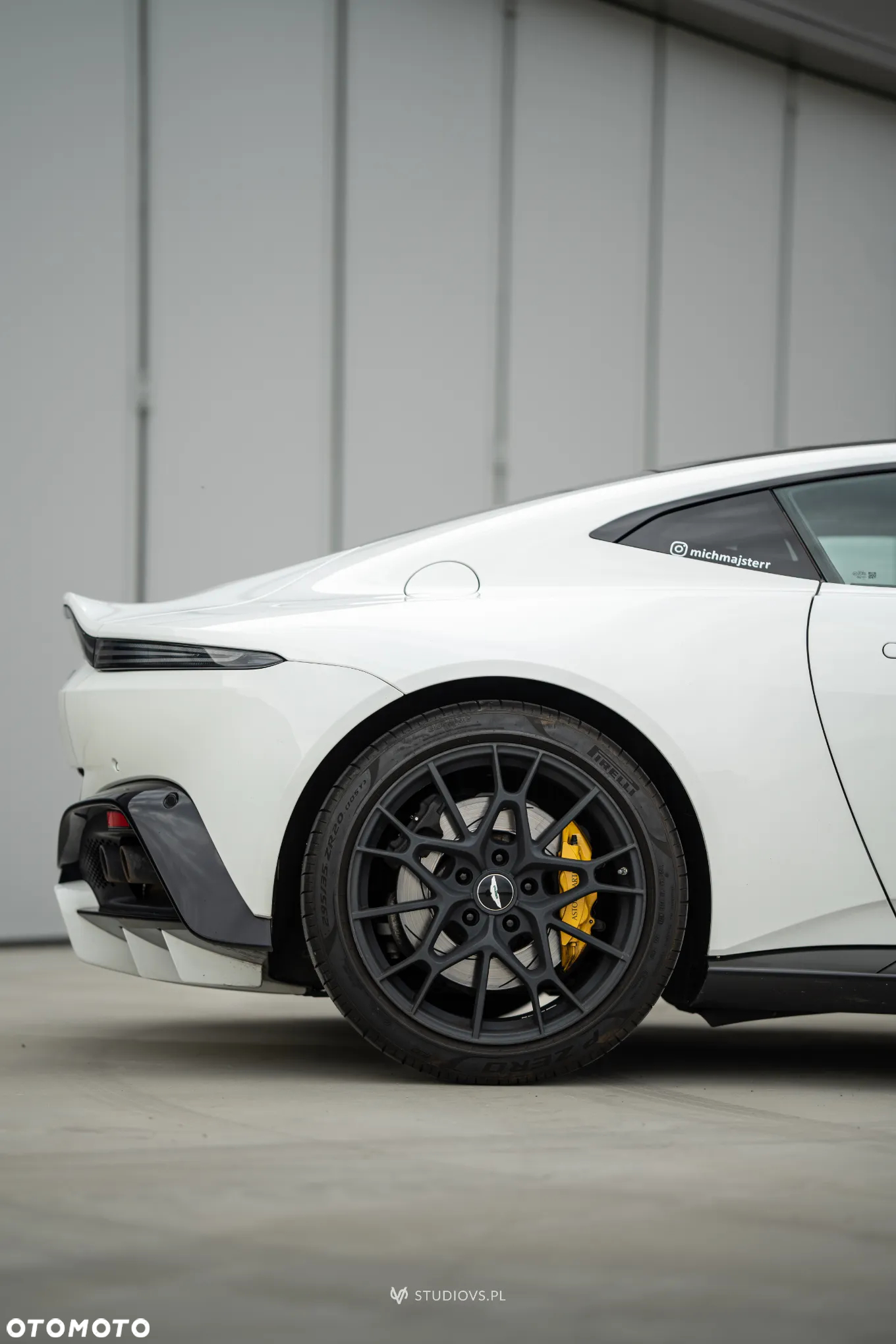 Aston Martin Vantage - 23