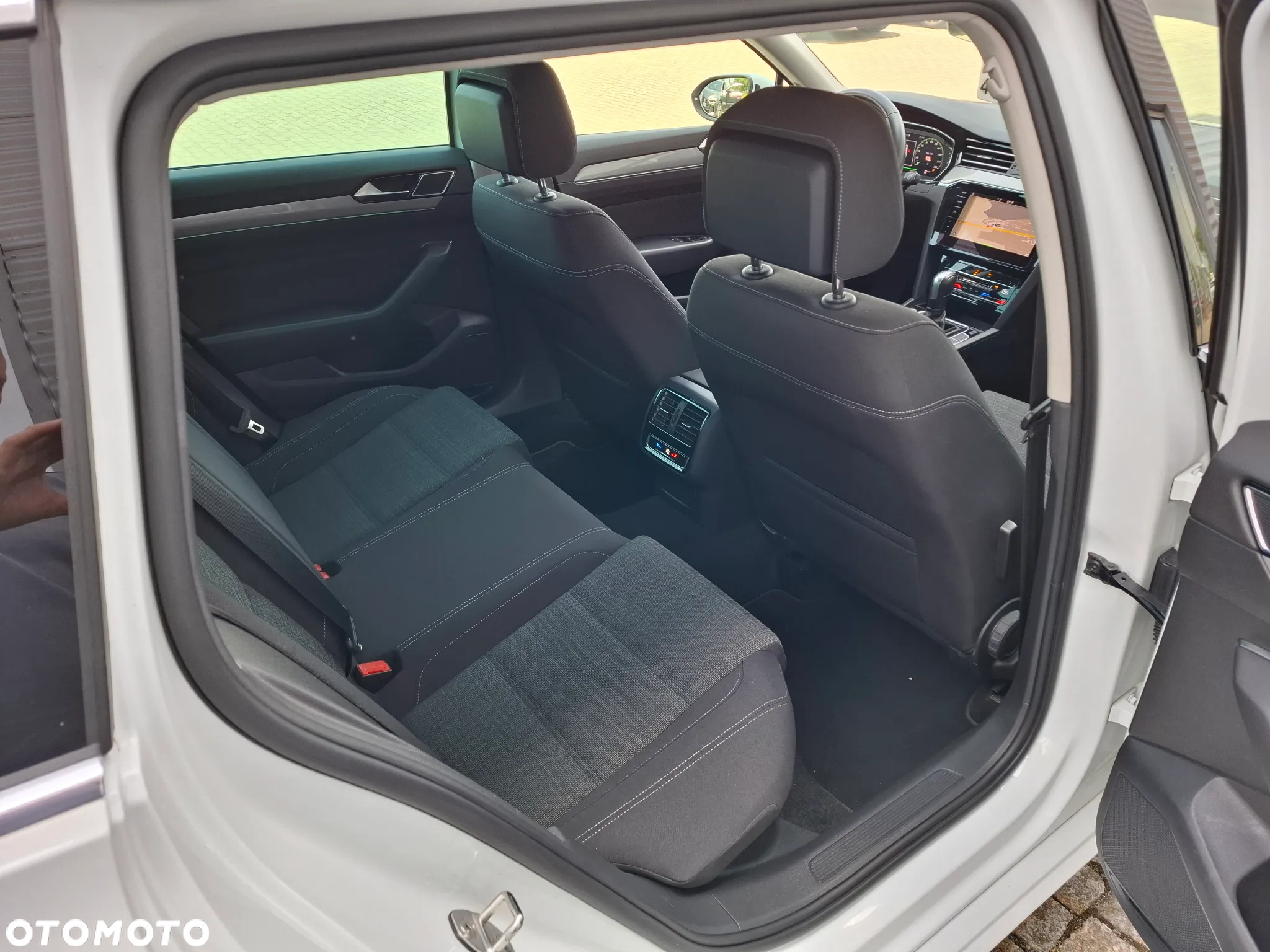 Volkswagen Passat Variant 2.0 TDI SCR DSG Business - 8