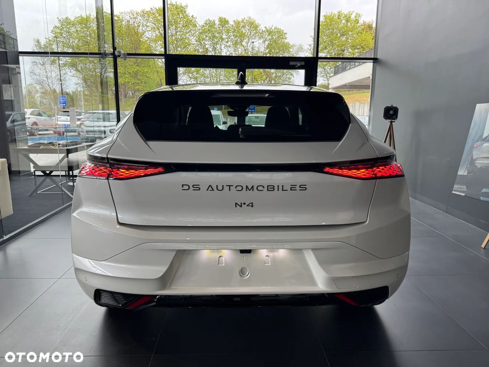 DS Automobiles N°4 1.2 mHEV Pallas eDCS6 - 11