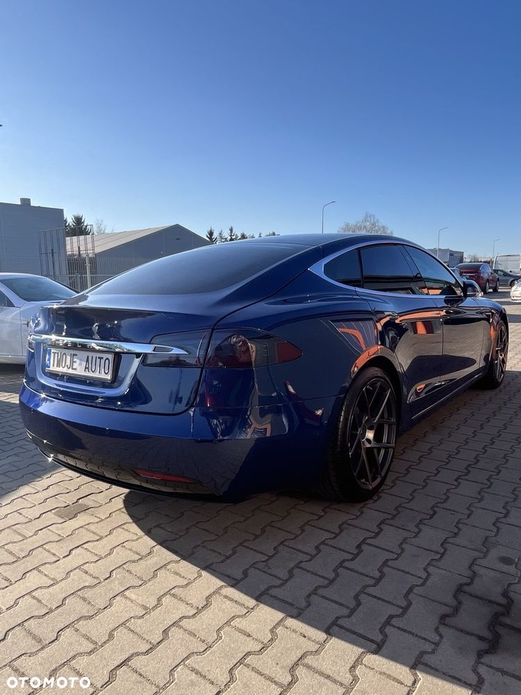 Tesla Model S - 4