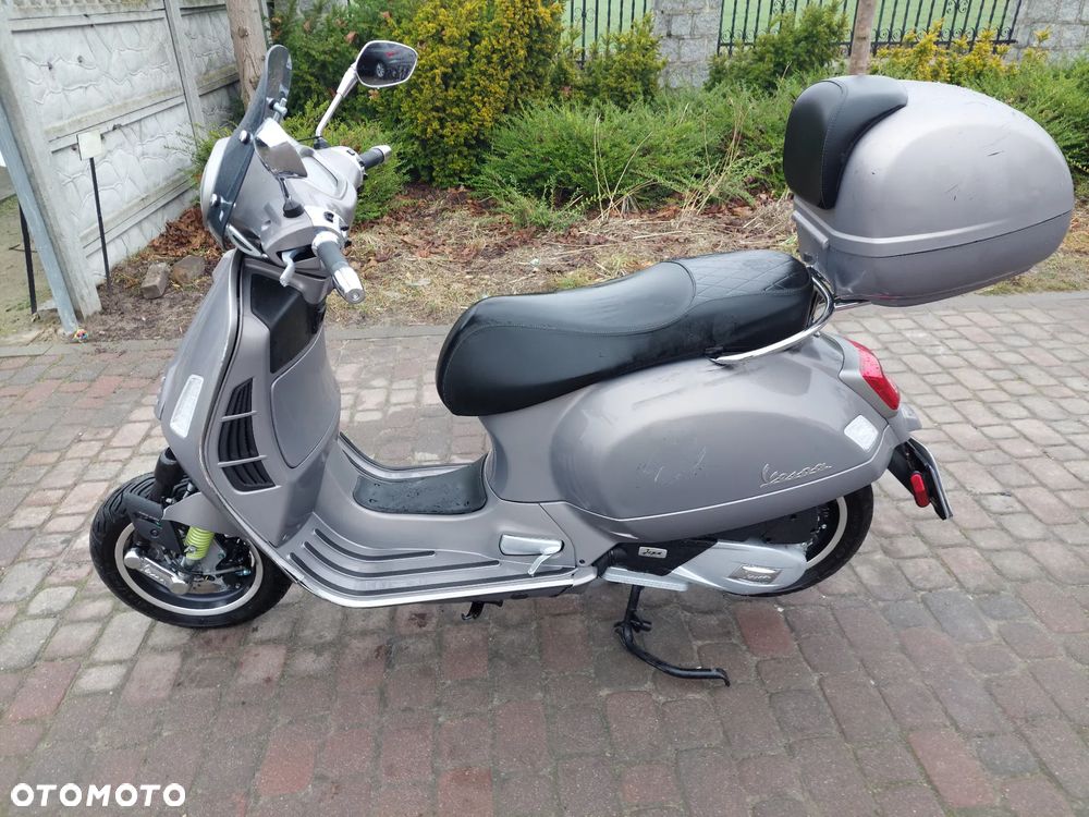 Piaggio Vespa - 2