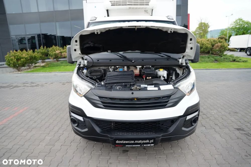 Iveco DAILY 35-150 / CHŁODNIA / THERMO KING / MANUAL / BLIŹNIAK / 3 MIEJSCA / - 35
