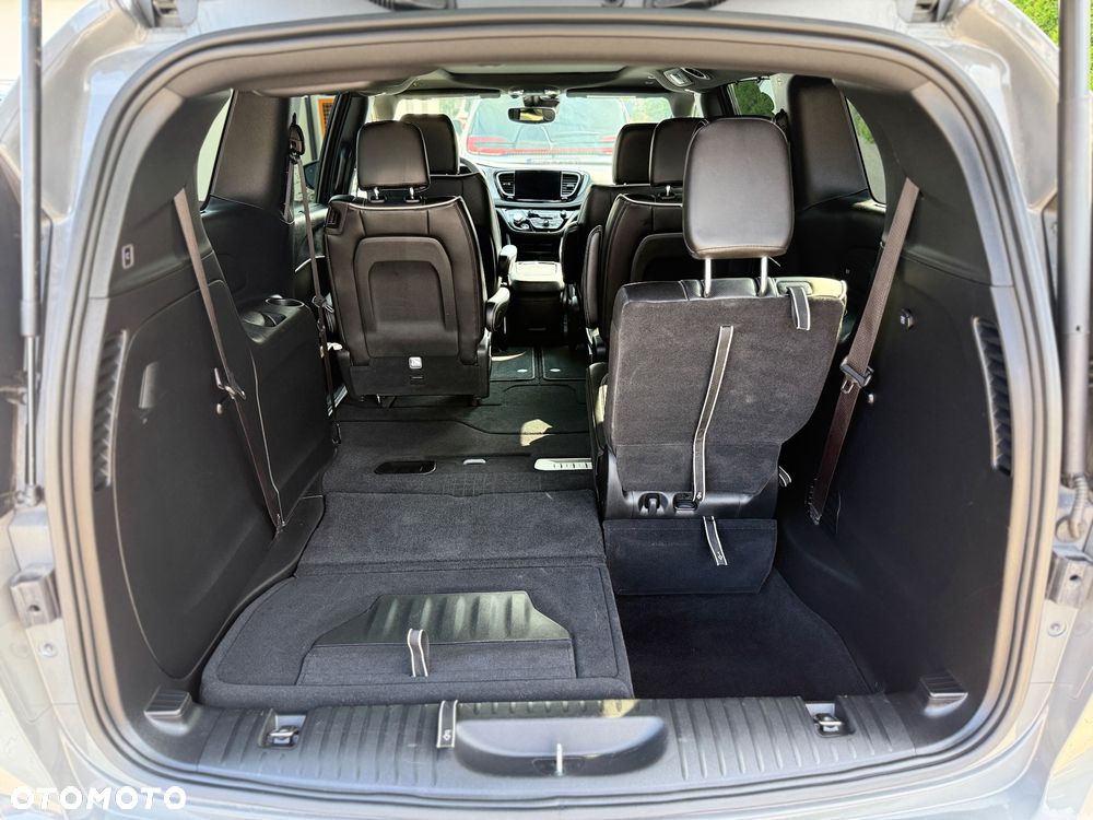 Chrysler Pacifica - 34