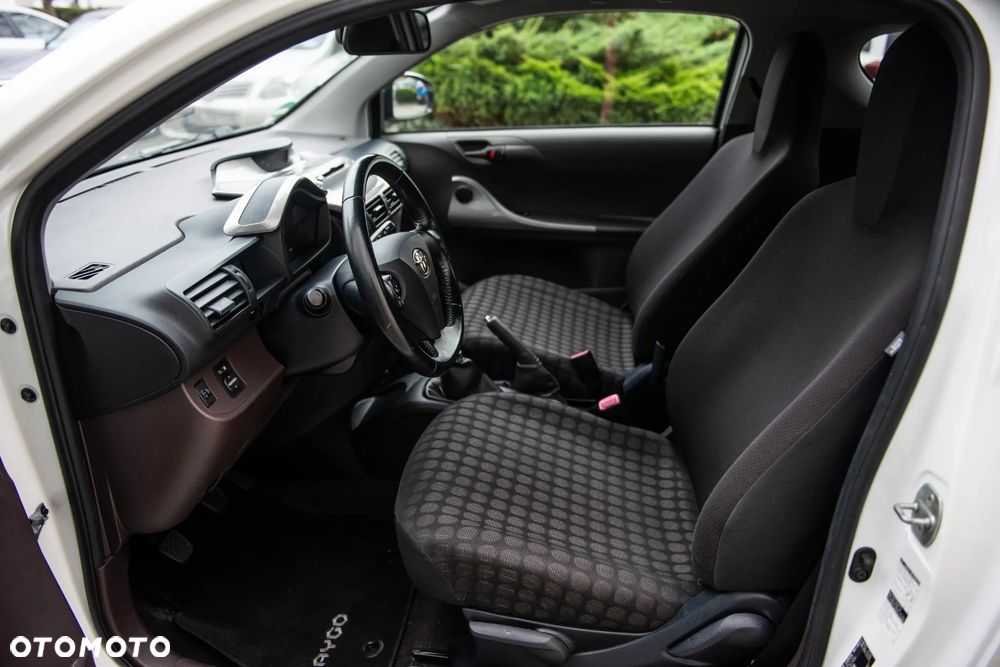 Toyota iQ 1.0 Sol - 15