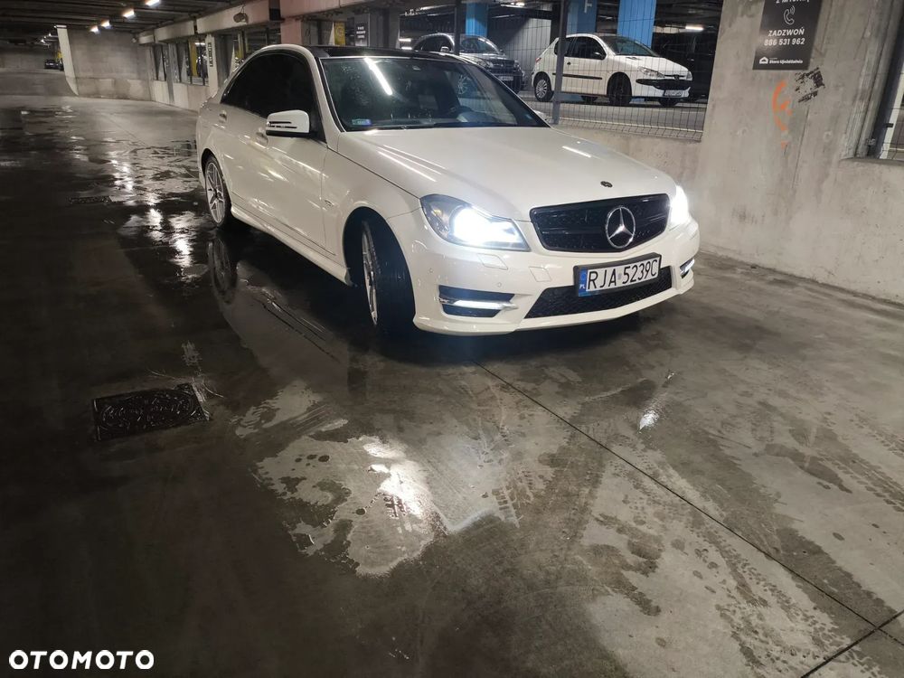 Mercedes-Benz Klasa C 200 CGI BlueEff Avantgarde - 2