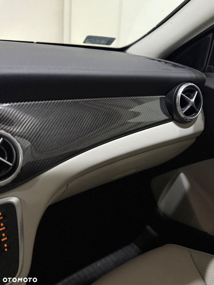 Mercedes-Benz GLA - 11