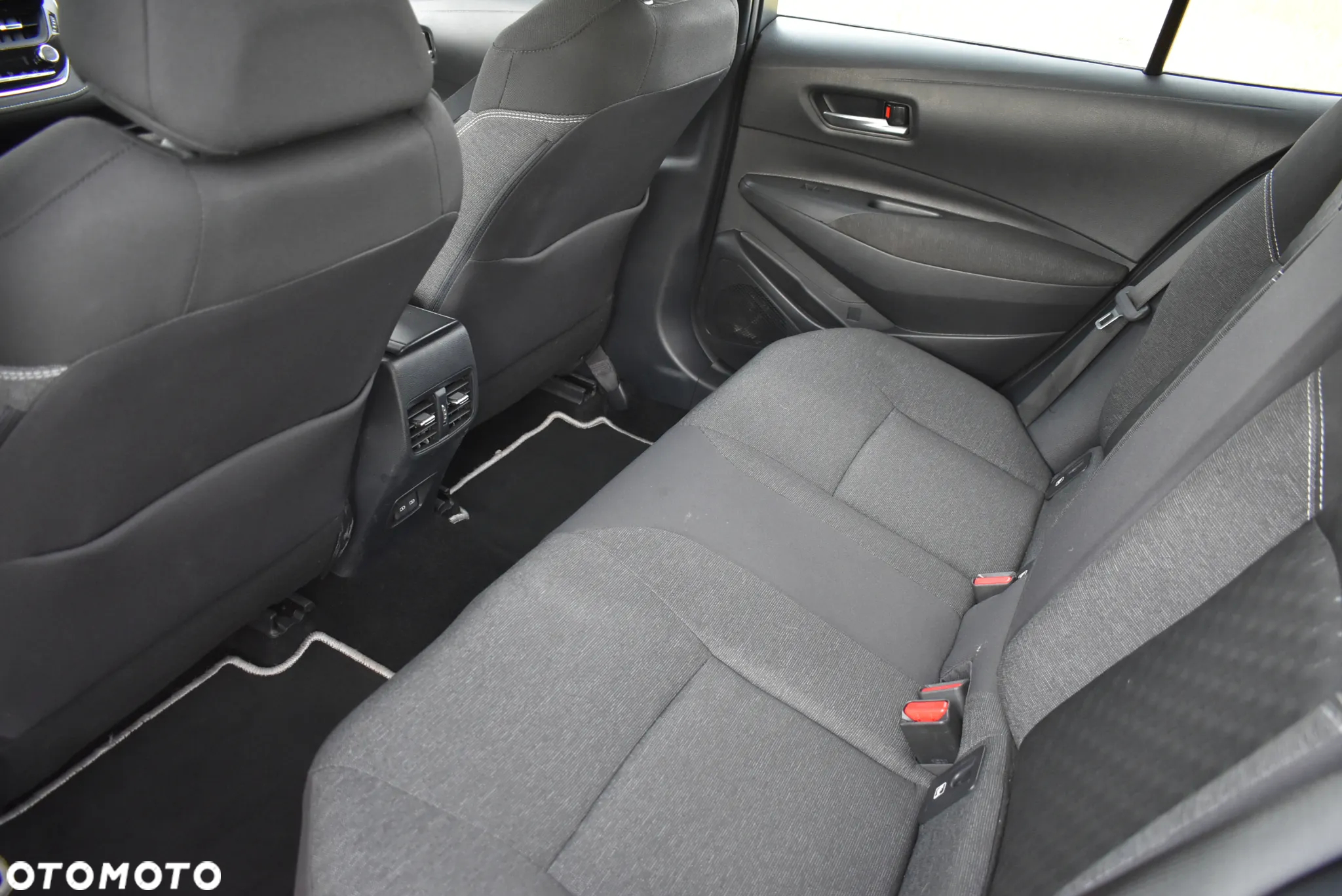 Toyota Corolla 1.8 Hybrid GPF Comfort - 12