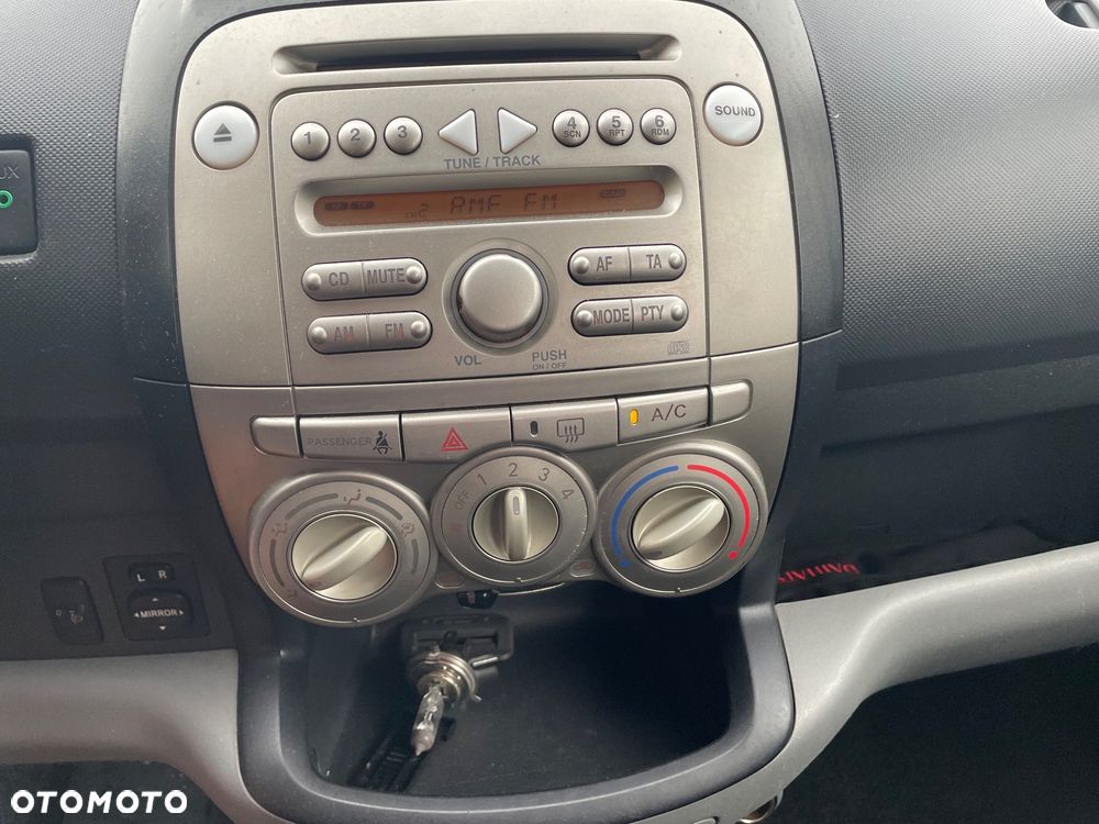 Daihatsu Sirion 1.3 - 12