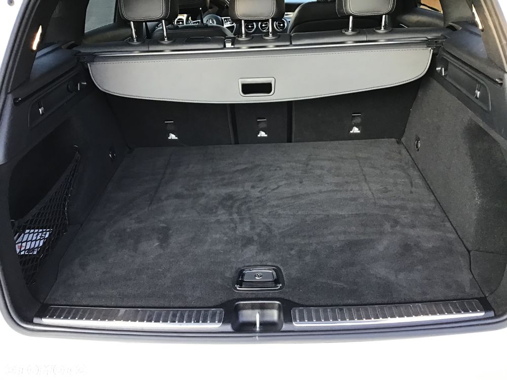 Mercedes-Benz GLC 300 4Matic 9G-TRONIC AMG Line Plus - 27