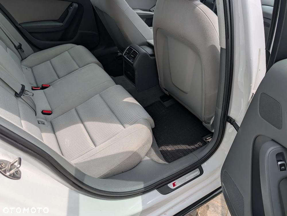 Audi A4 Avant 2.0 TDI DPF clean diesel multitronic S line Sportpaket - 24