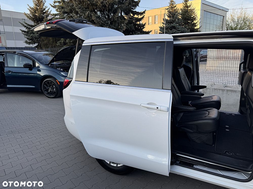 Chrysler Pacifica - 14