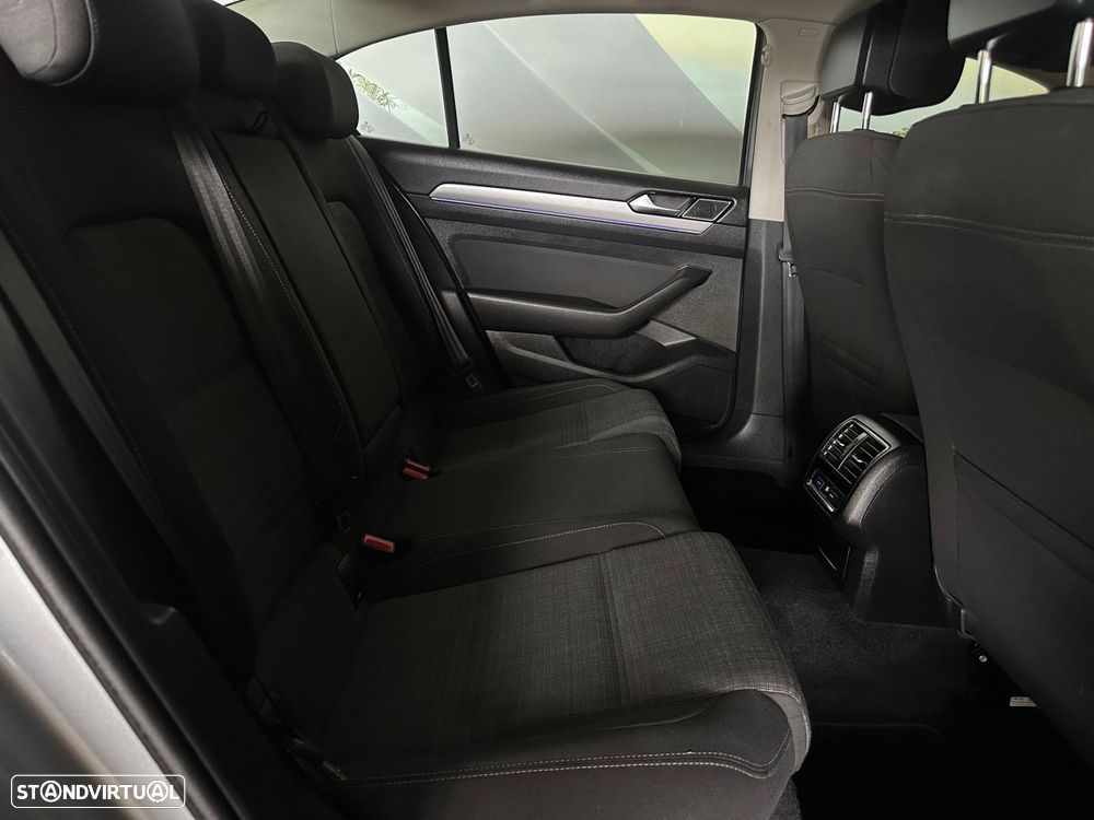 VW Passat 1.6 TDI Business DSG - 30