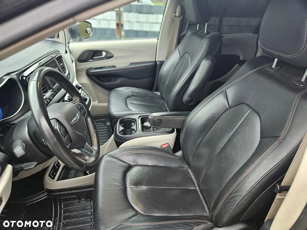 Chrysler Pacifica - 13