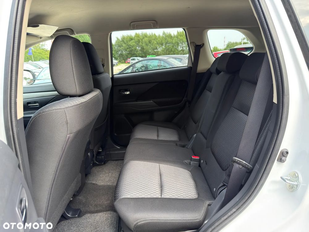 Mitsubishi Outlander 2.2 DID Intense + - 19