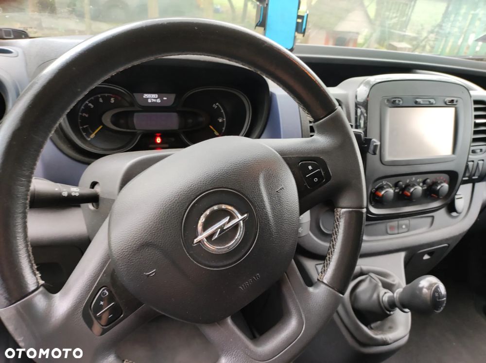 Opel Vivaro - 8