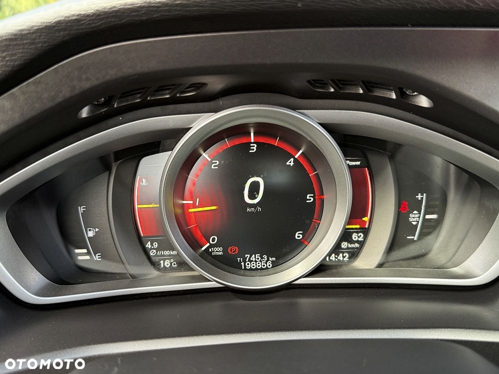 Volvo V40 D2 RDesign - 32