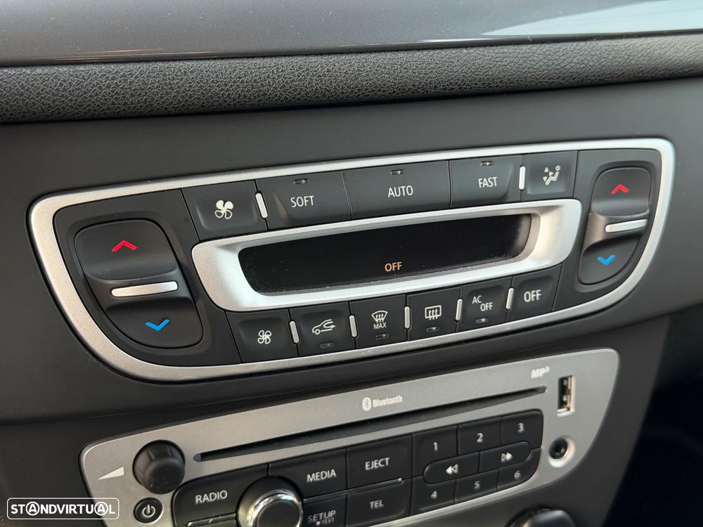 Renault Mégane Sport Tourer dCi 110 FAP EDC LIMITED - 23